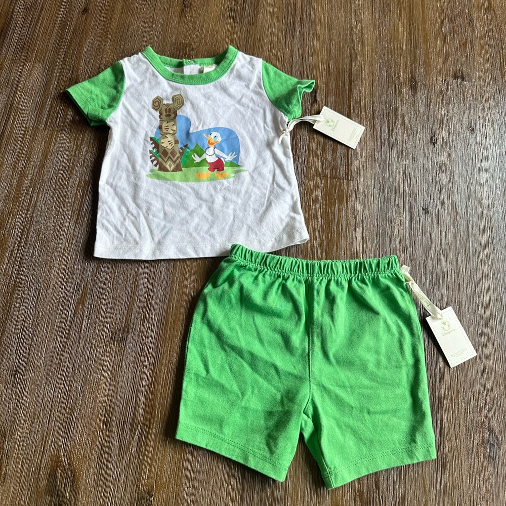 NWT Disney Donald Duck Green and White Baby Outfit size 3-6 months